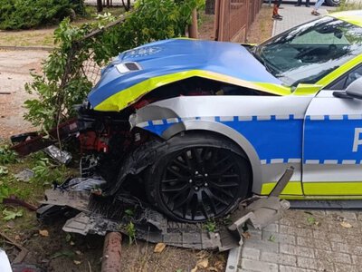 Tylko 3 miesiące. Tyle posłużył policji Mustang skonfiksowany pijanemu kierowcy. Auto skończyło na płocie