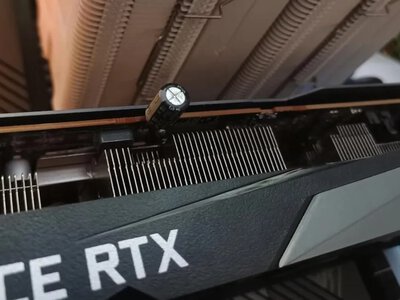 Serb naprawił RTX3070 syna wykorzystując stare radio