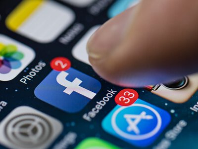 Facebook wprowadza mózg w stan autopilota. Unia wytacza działa