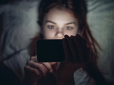 Po północy koniec zabawy. Social media dostaną godzinę policyjną