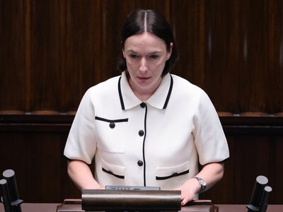 Sprzedaż za ponad 1,5 mld zł wywołała polityczny spór. Jest stanowisko rządu