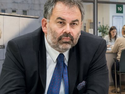 Bezdzietne kobiety miałyby pracować dłużej? Prezes ZUS: jestem sceptyczny [WYWIAD]
