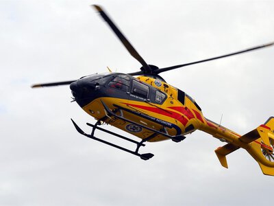 Jedna osoba nie żyje, druga trafiła do szpitala. Tragedia na A4