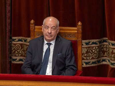 Prezydent Węgier zdecydował o skróceniu kadencji. Nie miał wyjścia