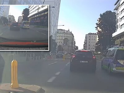 Radiowóz wyprzedzał na przejściu dla pieszych. Nagranie z Warszawy niesie się po sieci