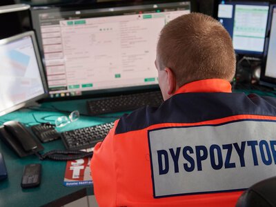 W Polsce brakuje dyspozytorów pogotowia. Ludzie czekają na pomoc, a ona się spóźnia