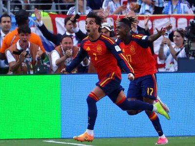 Hiszpania mistrzem świata. Argentyna w finale na deskach! Ferran Torres uratował piłkę nożną
