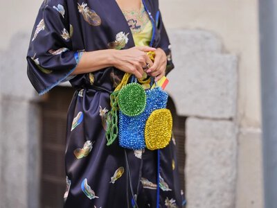 Odmieni letni look. Jak stylizować kimono? Najlepsze pomysły na wakacje