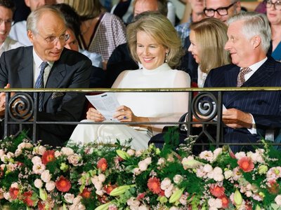 Belgowie świętują. Stylizacje królowej Matyldy i jej córek