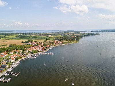 Kąpiemy się w plastikowej zupie. Szokujące wyniki badań jezior na Mazurach