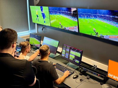 Orange bierze się za polską piłkę. Ekstraklasa z nową technologią