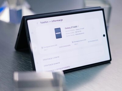 Rozdajemy Samsunga Galaxy Z Folda 8 i słuchawki. Musisz zrobić jedną rzecz