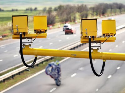 Odcinkowe pomiary prędkości łapią coraz więcej kierowców, ale nie motocyklistów