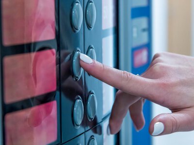 Afera ciasteczkowa w Fordzie. Pracownicy tracili pracę przez automaty z... przekąskami