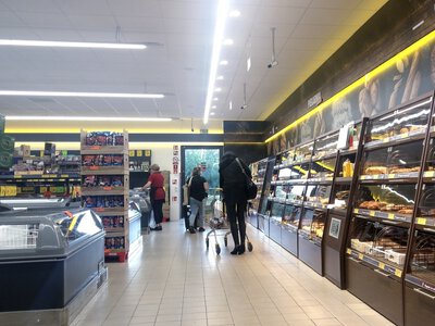 Rachunki przy kasach poszły w górę. Supermarkety mają powody do zadowolenia