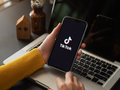 Dzieci na tacy dla pedofilów i hejterów. TikTok z mocnym zarzutami UE
