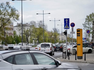 Fotoradar zrobił zdjęcie, ale twarz jest niewidoczna. Co wtedy powinien zrobić kierowca?