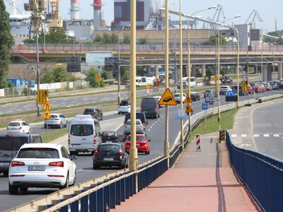 Większość kierowców robi to każdego dnia. Przez ten nawyk wydają więcej na paliwo