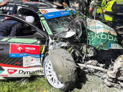 Groźne wypadki na trasie 82. Rajdu Polski. Załogi trafiły do szpitala