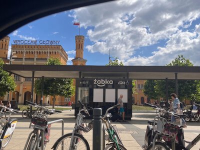 Pierwsza taka Żabka w Polsce. Szalone 8 metrów kwadratowych