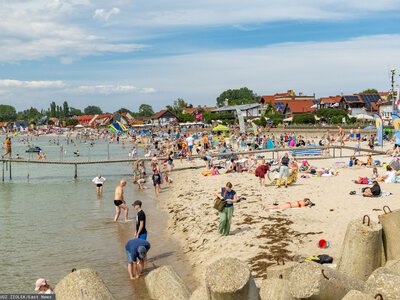 Tłumy mimo zimnego Bałtyku. Nawet 800 tys. turystów rocznie