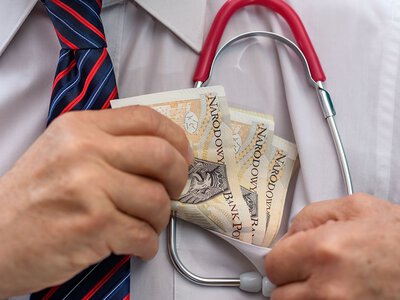 Rekordowe faktury lekarzy w zadłużonym szpitalu. Ujawniono kwoty