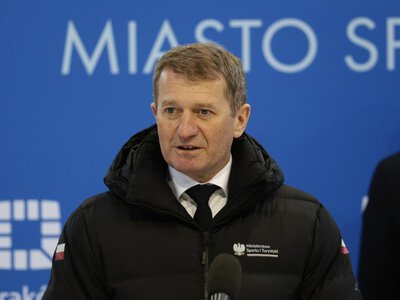 Zarabiał na mikrokawalerkach, teraz pisze ustawę. Z jakiej przyczyny miałbym się podać do dymisji?