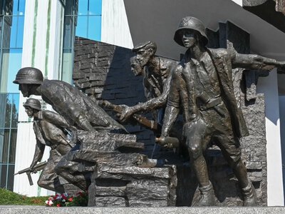 Powstanie warszawskie było dramatyczną klęską [OPINIA]