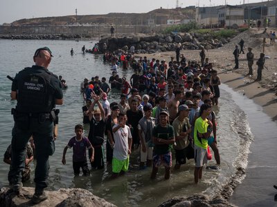 Hiszpania buduje barierę na morzu. Pozbyli się już migrantów z Maroka