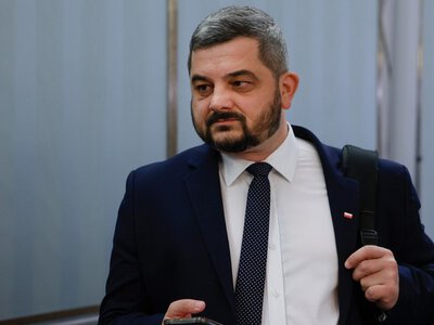 Był jednym z najbliższych ludzi Kaczyńskiego. Teraz jest na wylocie z PiS
