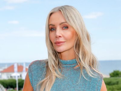 Agnieszka Woźniak-Starak w zwiewnej sukience. Kolor jest hitem sezonu