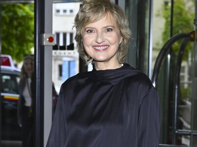Iza Kuna nosi od dawna. Satynowa bluzka doda elegancji każdej stylizacji