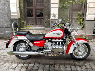 Honda Walkiria Valkyrie. Monstrualne 334 kg, z których połowa znikała, gdy ruszałeś