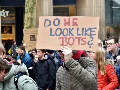 Internet coraz bardziej martwy. Ludzie to ułamek ruchu sieciowego