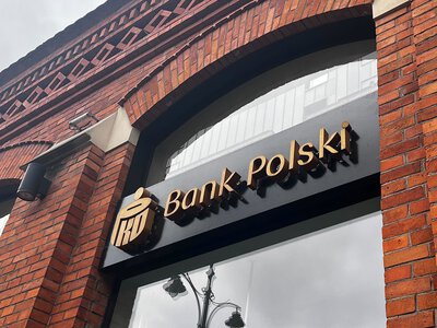 PKO BP nie skąpi pieniędzy. Klienci mogą zyskać nawet 1500 zł