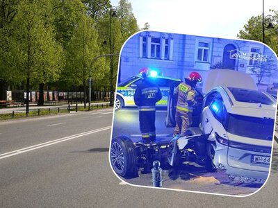 Z nowej Omody wyrwał całe tylne zawieszenie razem z kołami. Wypadek w Warszawie