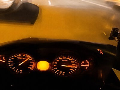 Motocyklista z Dubaju słono zapłaci za odzyskanie maszyny. Pędził ponad 290 km/h