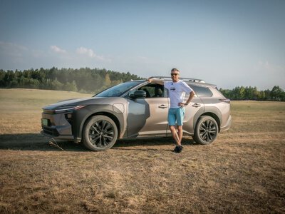 Szybsza od GR Supry, nadąża za Land Cruiserem. To najdziwniejszy model w gamie Toyoty