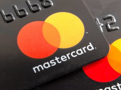 Mastercard rozdaje pieniądze i iPhone’y. Wystarczy płacić