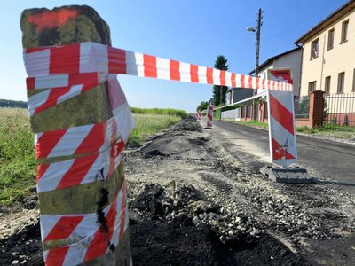 Areszt dla rolnika, który zaorał asfalt. Reakcja RPO, wniosek do sądu