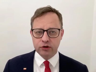Romanowski miał wnioskować o list żelazny. Co to jest i czy polityk PiS mógłby go dostać?