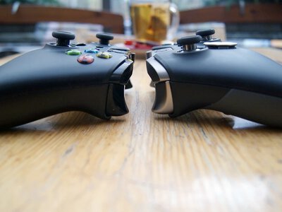 Wyciekł przełomowy pad do Xboksa z ekranem. Ktoś go wystawił na amerykańskim OLX