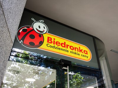 Biedronka zmienia godziny otwarcia. Ważny komunikat dla klientów