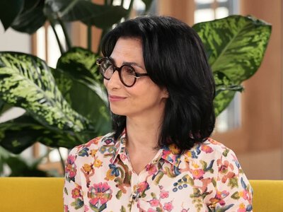 Idealna sukienka dla 50-latek. Aida wygląda w niej obłędnie