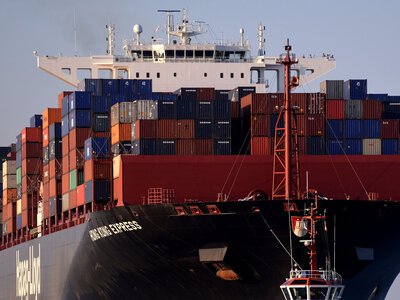 Towary z Chin zalewają Polskę. Padła potężna kwota