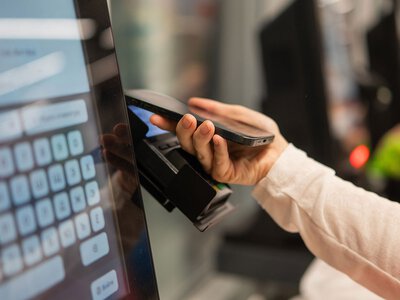 Nie tylko Lidl i Biedronka. Polska marka odzieżowa też sobie zamontowała
