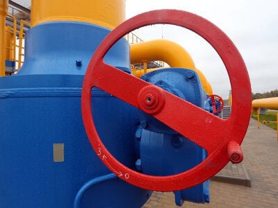 Gaz w Europie tanieje. Zbliża się jednak trudna zima