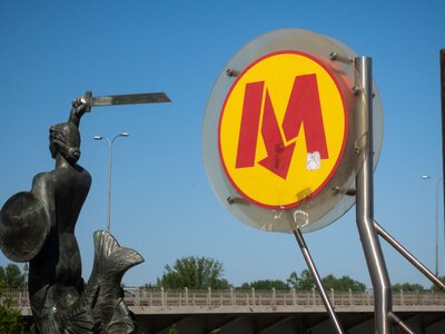 Utrudnienia w warszawskim metrze. Podejrzany bagaż na M1
