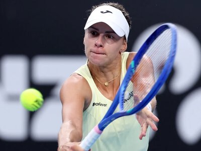 6:0 otworzyło mecz Linette z półfinalistką Roland Garros. Czekała Eala