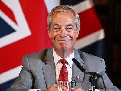 Nigel Farage wraca do Izby Gmin. Pokonał komika